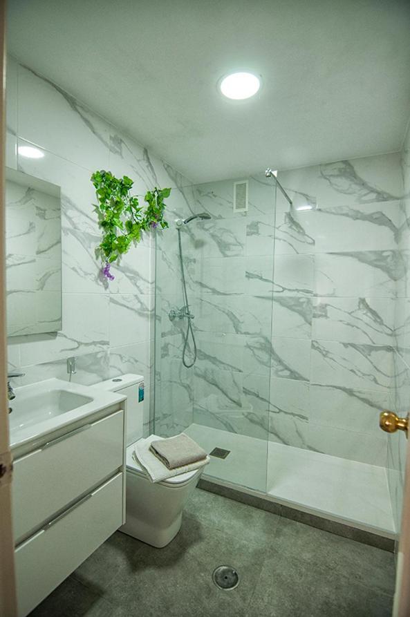 Luminoso Y Fresco Apartamento En 2ª Linea De Playa フエンヒロラ エクステリア 写真